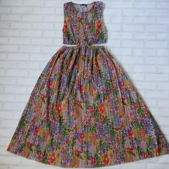 Zara Pleated Cut-Out Dress - Picture 2 of 4